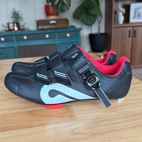 EUC Peloton Black and White Cycling Shoes - Men’s 8–8.5 / Women’s 9.5-10 - Picture 6 of 8